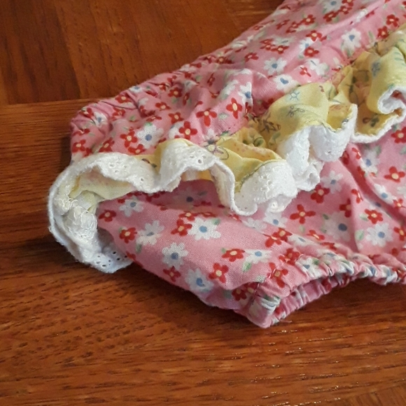 🛎3/$15 Floral & ruffled baby bloomers - Picture 2 of 5